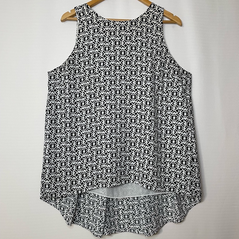 Vince Camuto Women’s Black White Sleeveless High-Low Blouse | Size Medium